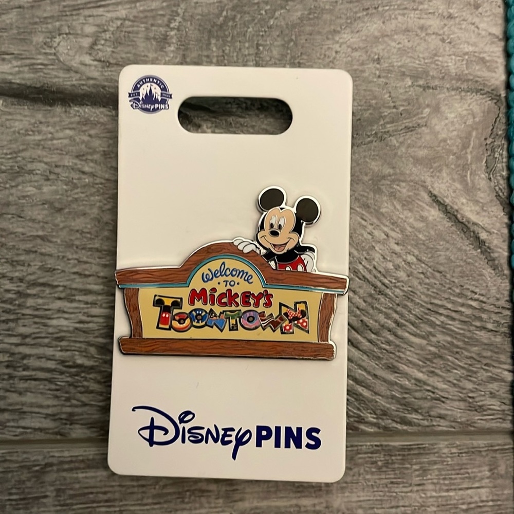 Mickey’s Toontown Pin